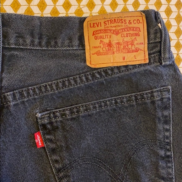 Black Levi’s Mom Jean - Picture 2 of 8